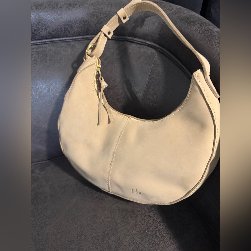 Elegant Tan Leather Hobo Bag